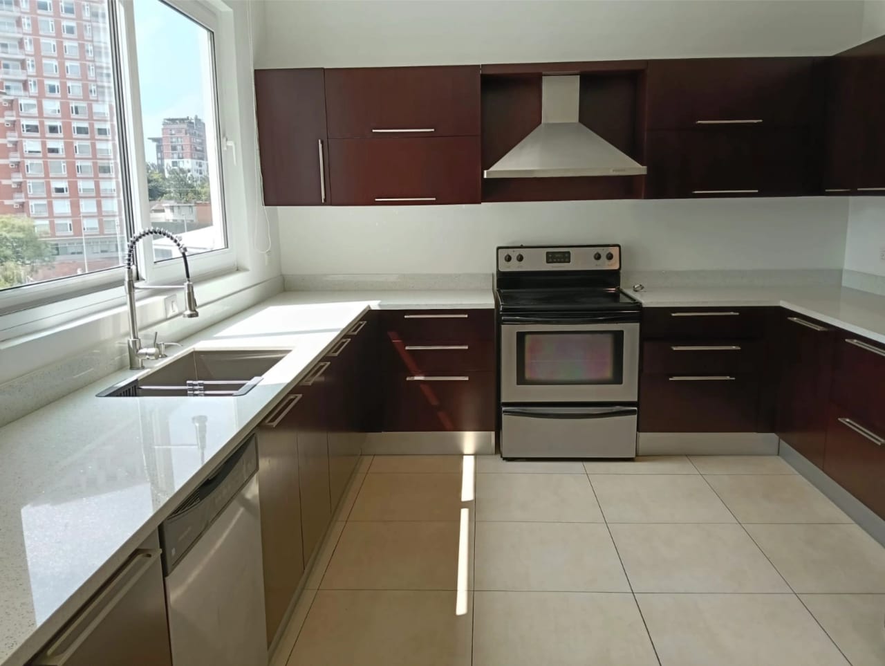 Se Alquila Apto. de Dos Niveles Edificio Quinta Avenida, Zona 14. — Apartamento en Venta en Quinta Avenida, Zona 14, Guatemala, Ciudad — foto 6 de 10