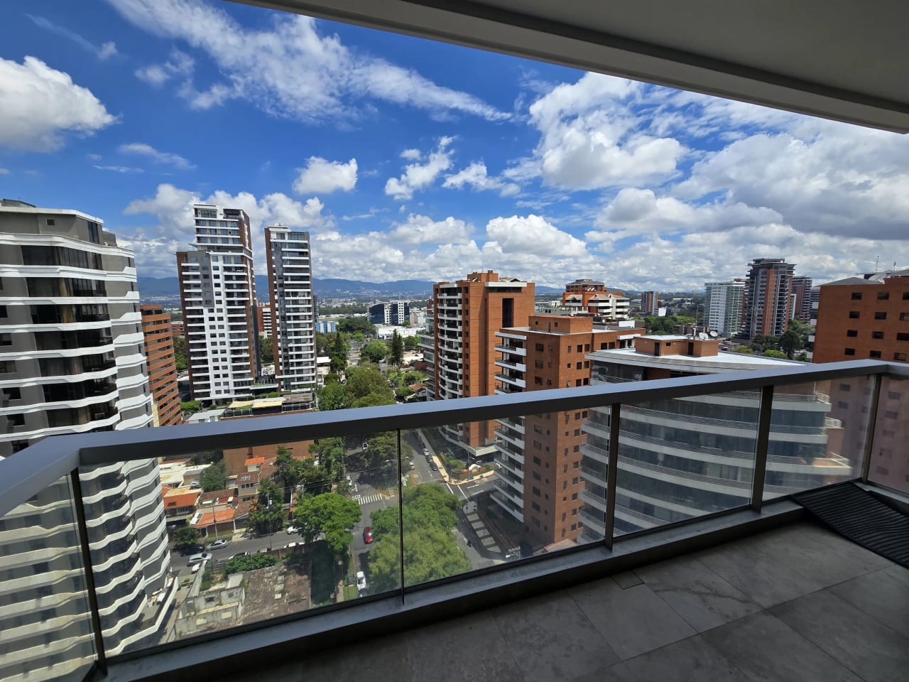 Se Alquila/Vende Apto. Tiffany Quinta, Zona 14. — Apartamento en Venta en Tiffany 5ta Avenida, Zona 14, Guatemala, Ciudad — foto 2 de 17