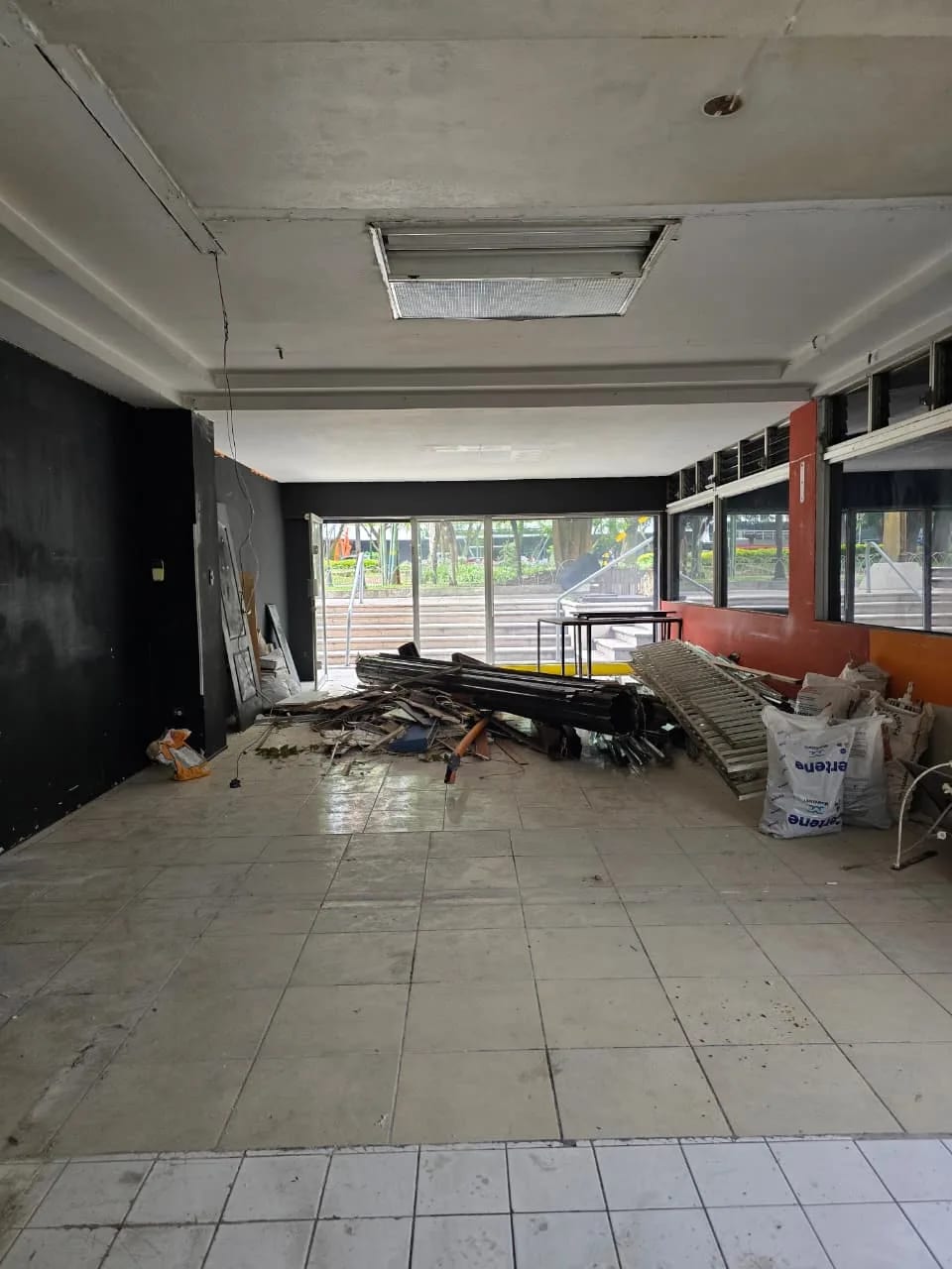 Se Alquila Oficinas y Locales Ave. Las Américas, Zona 13. — Oficina en Alquiler en Zona 13, Guatemala, Ciudad — foto 11 de 16
