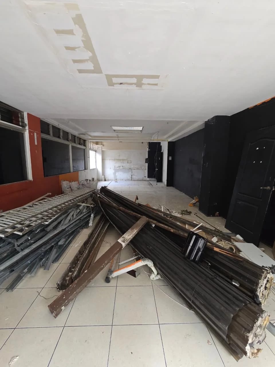 Se Alquila Oficinas y Locales Ave. Las Américas, Zona 13. — Oficina en Alquiler en Zona 13, Guatemala, Ciudad — foto 14 de 16