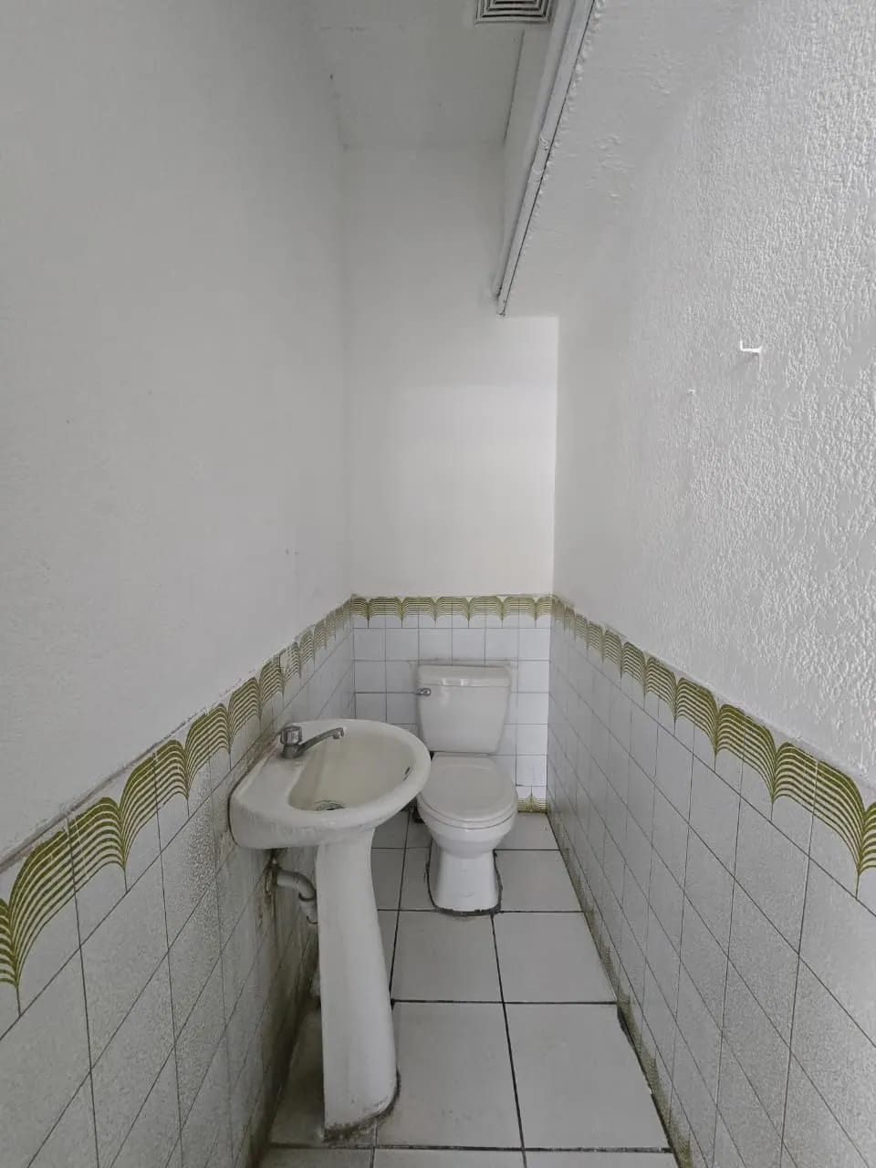Se Alquila Oficinas y Locales Ave. Las Américas, Zona 13. — Oficina en Alquiler en Zona 13, Guatemala, Ciudad — foto 15 de 16