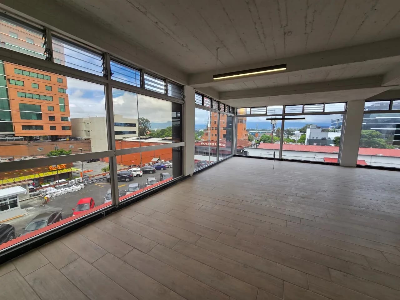 Se Alquila Oficinas y Locales Ave. Las Américas, Zona 13. — Oficina en Alquiler en Zona 13, Guatemala, Ciudad — foto 16 de 16