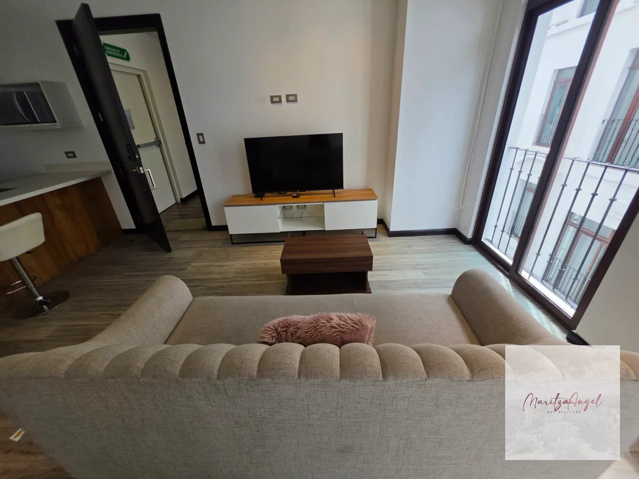 Alquiler de Apartamento Amueblado en Zona 16 — Apartamento en Alquiler en Lirios de Cayalá II, Zona 16, Guatemala, Ciudad — foto 2 de 10