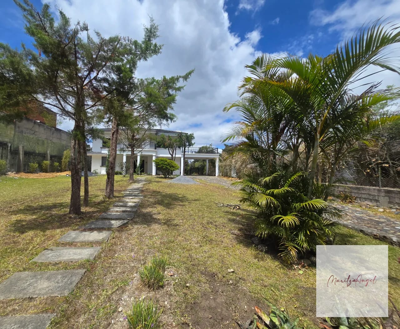 Casa en Renta en Zona 16 — Casa en Alquiler en La Montaña, Zona 16, Guatemala, Ciudad — foto 1 de 15