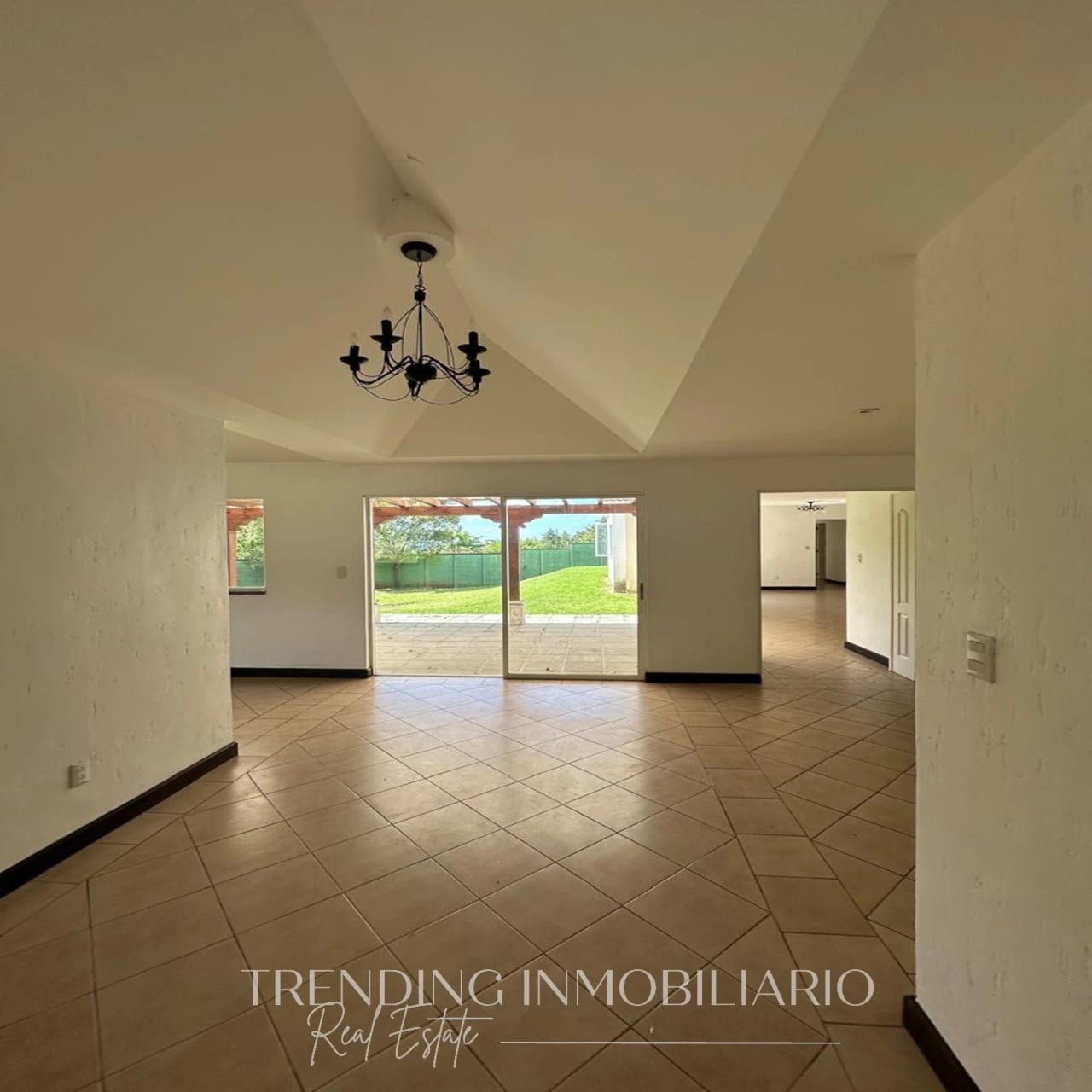 Casa en renta Carretera a El Salvador k23, condominio Casa y Campo, 4 habitaciones + 4 parqueos — Casa en Alquiler en Fraijanes, Carretera a El Salvador, Guatemala, Ciudad — foto 4 de 16
