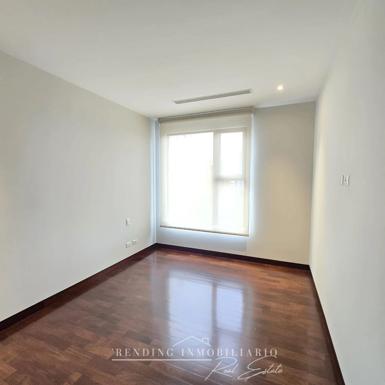 Apartamento en renta zona 14 edificio Santa Inés del Parque 2 habitaciones + 2 parqueos — Apartamento en Alquiler en Santa Inés, Zona 14, Guatemala, Ciudad — foto 7 de 9