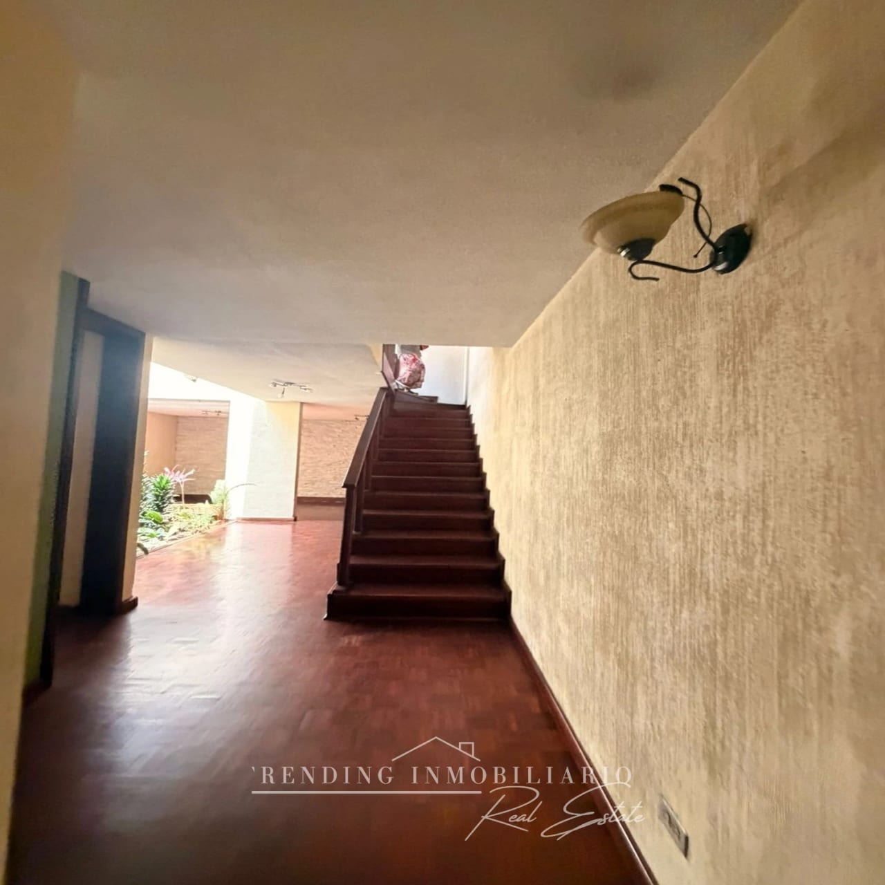 Casa en renta zona 10 para oficinas sector Pradera de 5 habitaciones + 2 parqueos — Casa en Alquiler en Zona 10, Guatemala, Ciudad — foto 7 de 13
