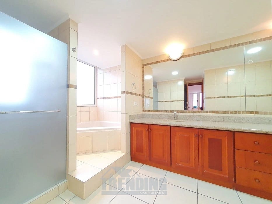 Apartamento en renta zona 14 edificio Marqués del Valle de 3 habitaciones + 3 parqueos — Apartamento en Alquiler en Marqués del Valle, Zona 14, Guatemala, Ciudad — foto 3 de 8