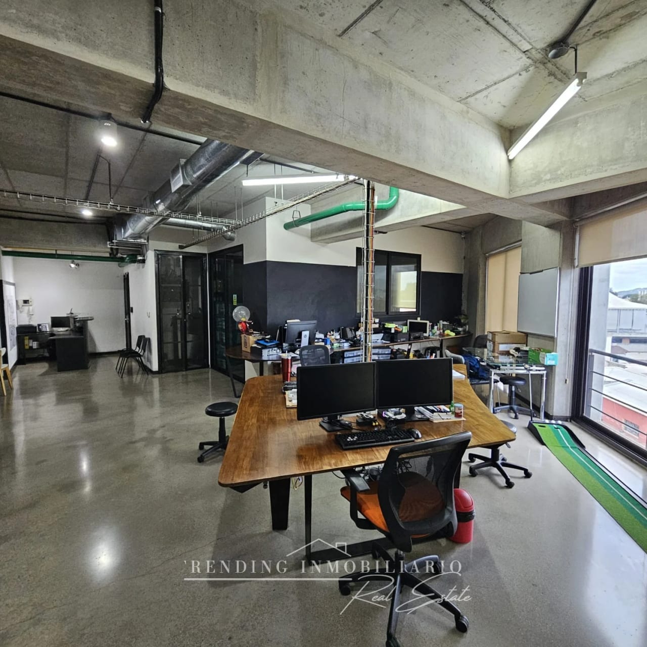 Oficina en venta zona 4 edificio Cuatro 36 de 145m² + 6 parqueos (Ren — Oficina en Venta en Cuatro 36, Zona 4, Guatemala, Ciudad — foto 1 de 11