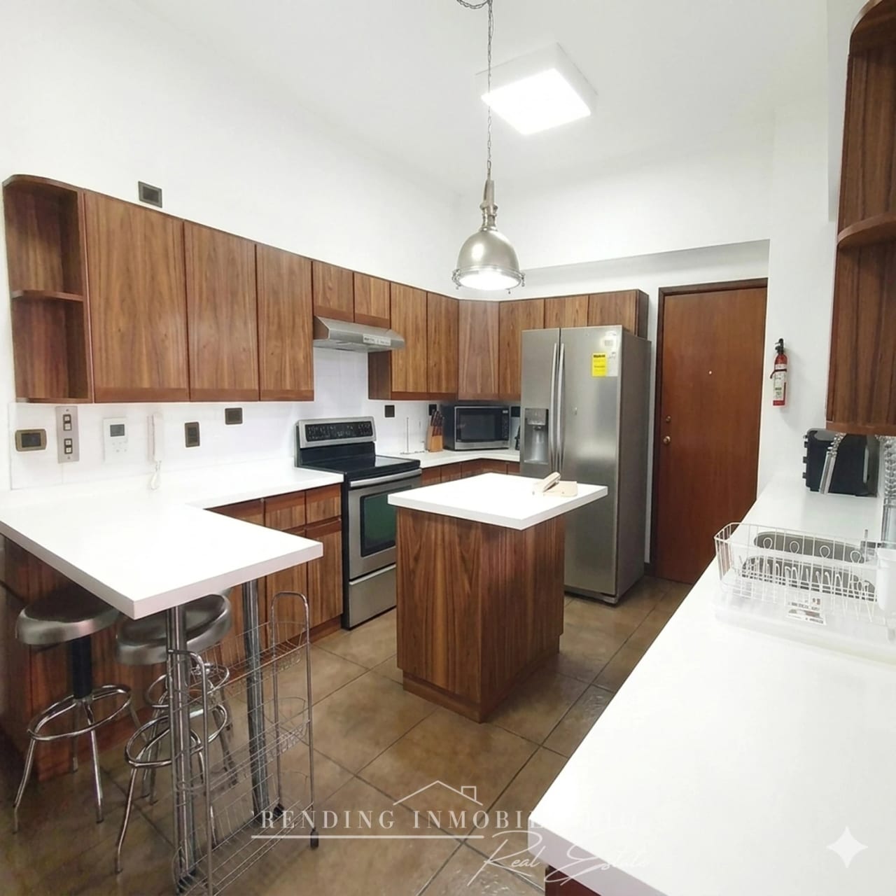 Apartamento amueblado en renta zona 14 edificio Premiere Club de 3 hab — Apartamento en Alquiler en Premiere Club, Zona 14, Guatemala, Ciudad — foto 4 de 14