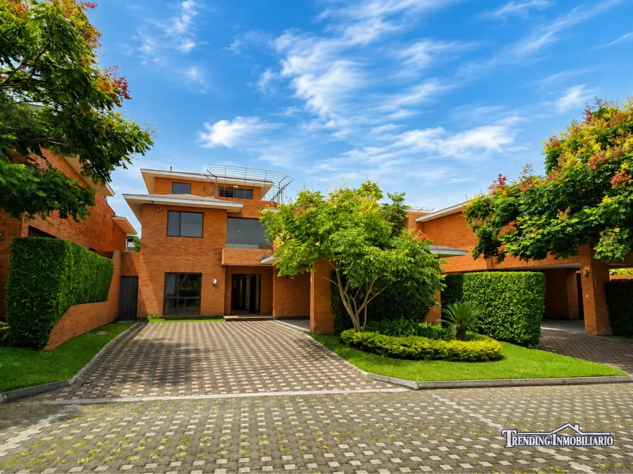Casa en renta zona 10 condominio La Joya de 4 habitaciones + 2 estudio — Casa en Alquiler en Zona 10, Guatemala, Ciudad — foto 1 de 14