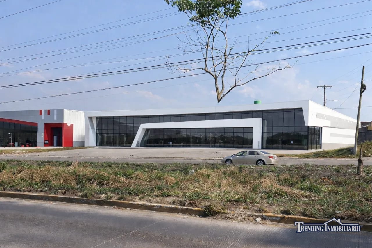 Local comercial en renta Km 62 Autopista Puerto Quetzal de 2,550 m² — Local en Alquiler en Carretera al Pacífico, Escuintla — foto 1 de 6