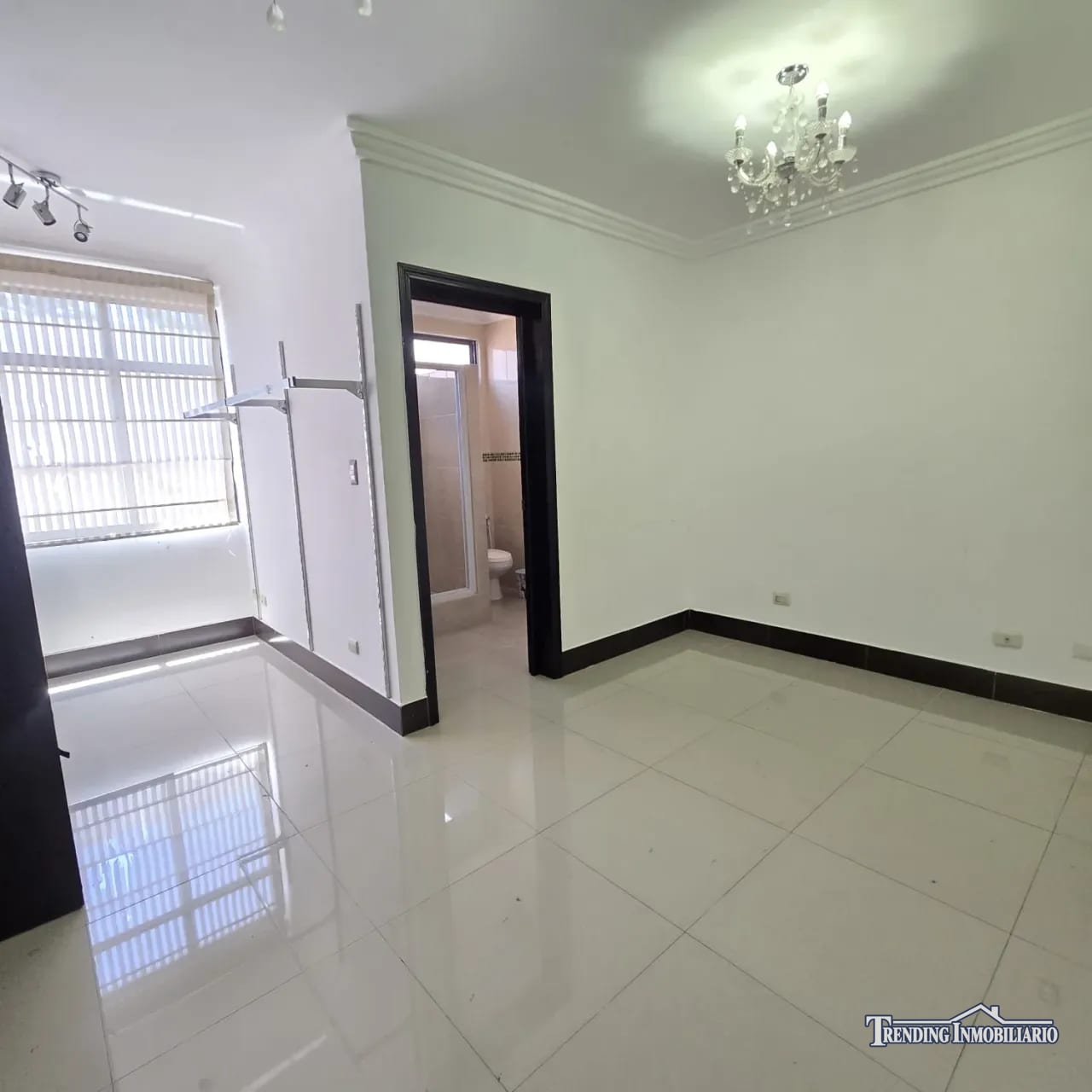 Casa en venta zona 16 cond Montesolar de 4 habitaciones + 3 parqueos — Casa en Venta en MonteSolar, Zona 16, Guatemala, Ciudad — foto 11 de 12