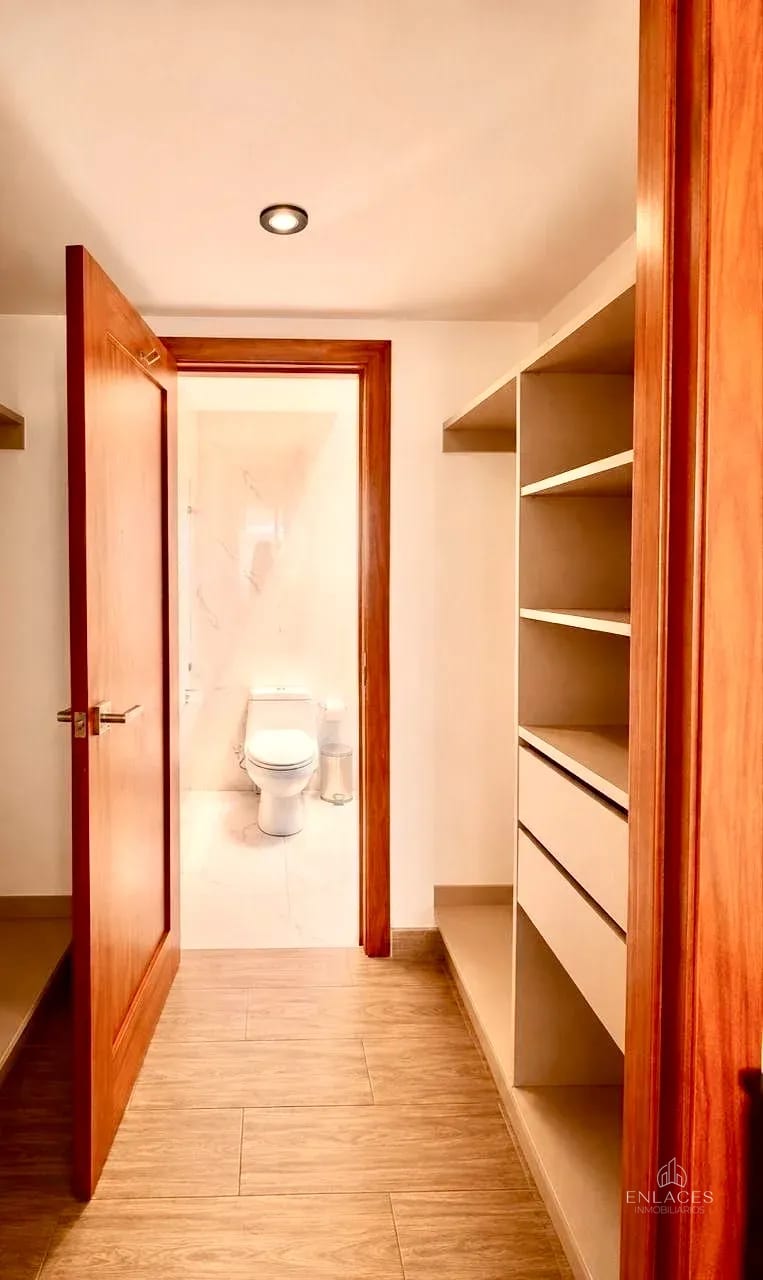 Zona 10 • Apartamento Remodelado en Venta • Jardines de la Villa — Apartamento en Venta en Zona 10, Guatemala, Ciudad — foto 8 de 9