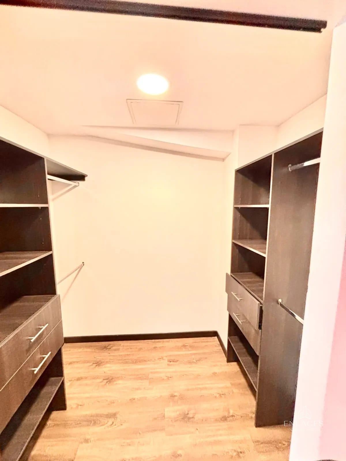 Zona 7 • Apartamento en Venta • Edificio Di Fiori — Apartamento en Venta en Di Fiori, Zona 7, Guatemala, Ciudad — foto 6 de 11
