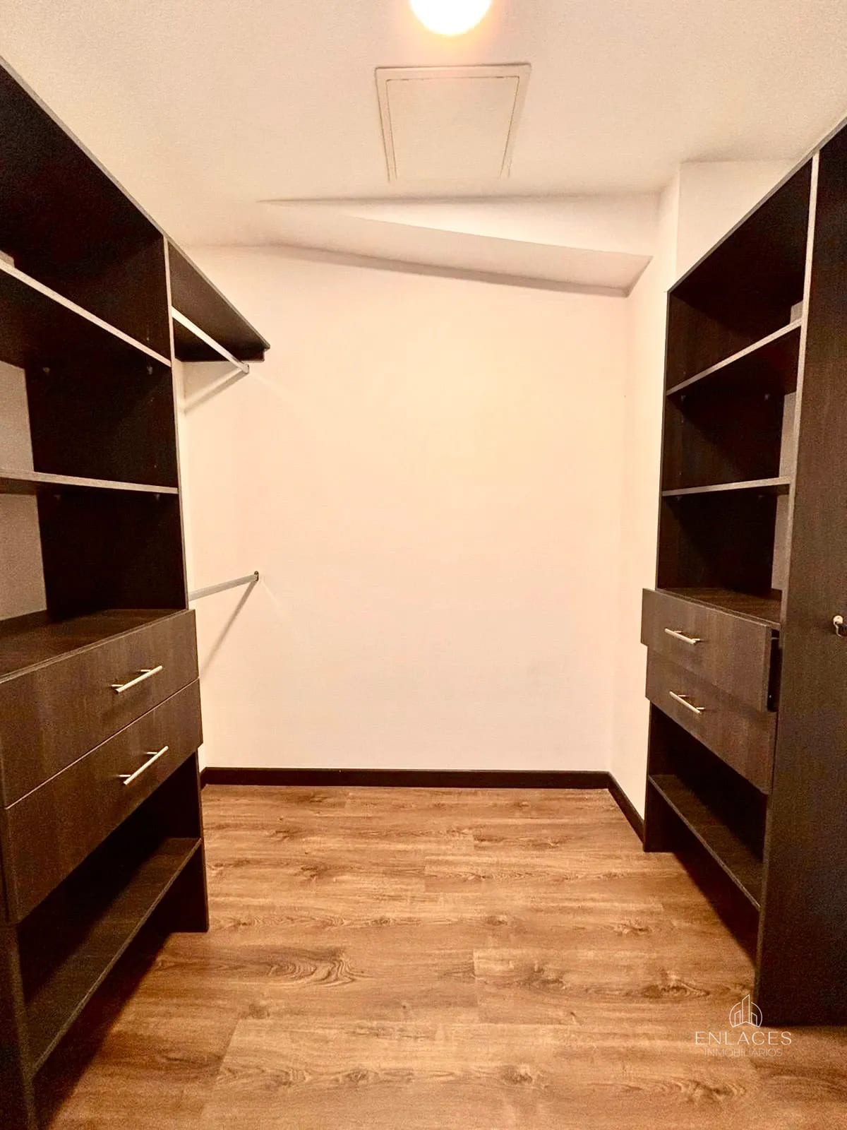 Zona 7 • Apartamento en Venta • Edificio Di Fiori — Apartamento en Venta en Di Fiori, Zona 7, Guatemala, Ciudad — foto 9 de 11