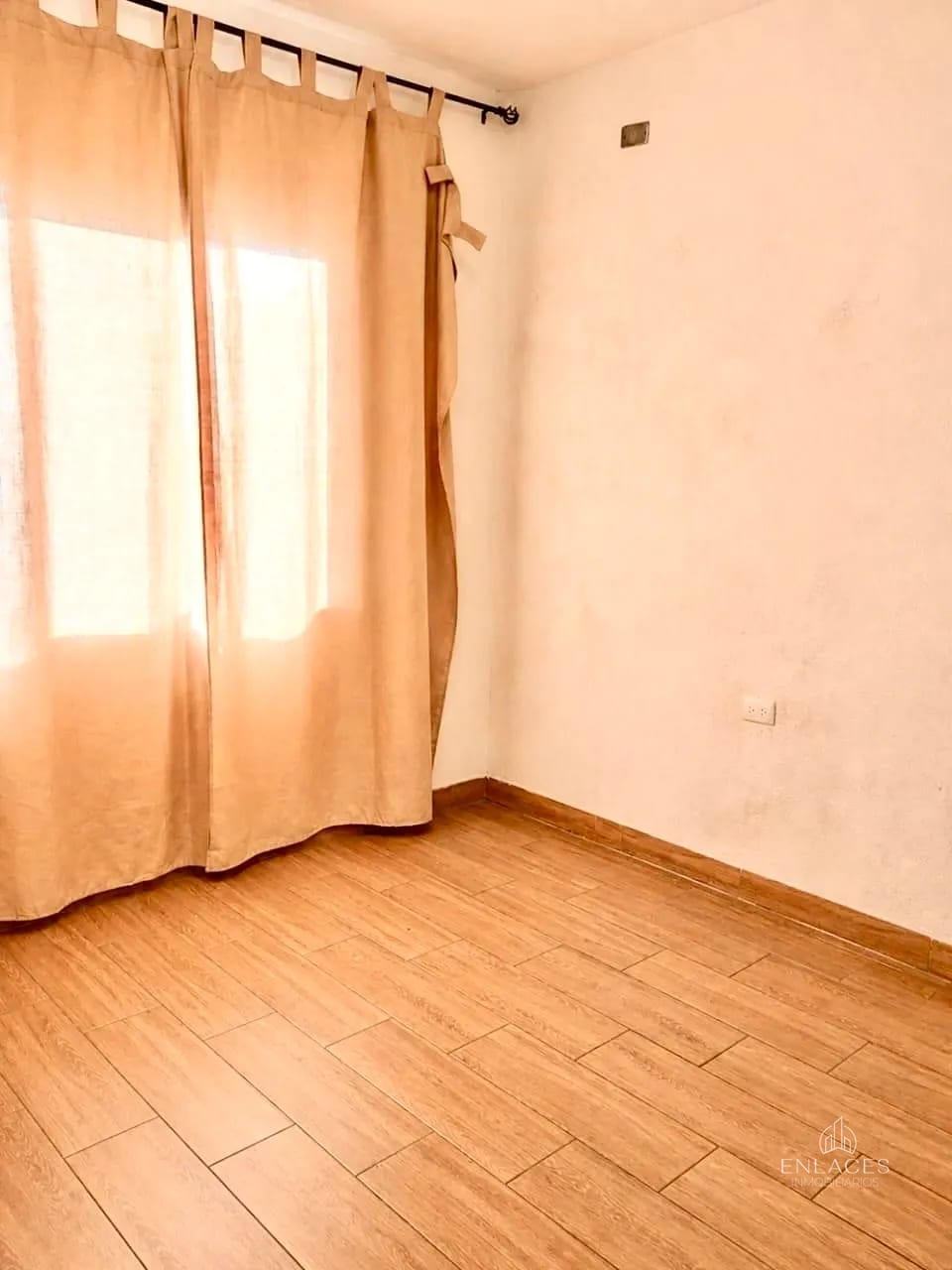 San José Pinula • Casa en Venta • Residencial Las Violetas 1 — Casa en Venta en San José Pinula, Guatemala, Ciudad — foto 4 de 5