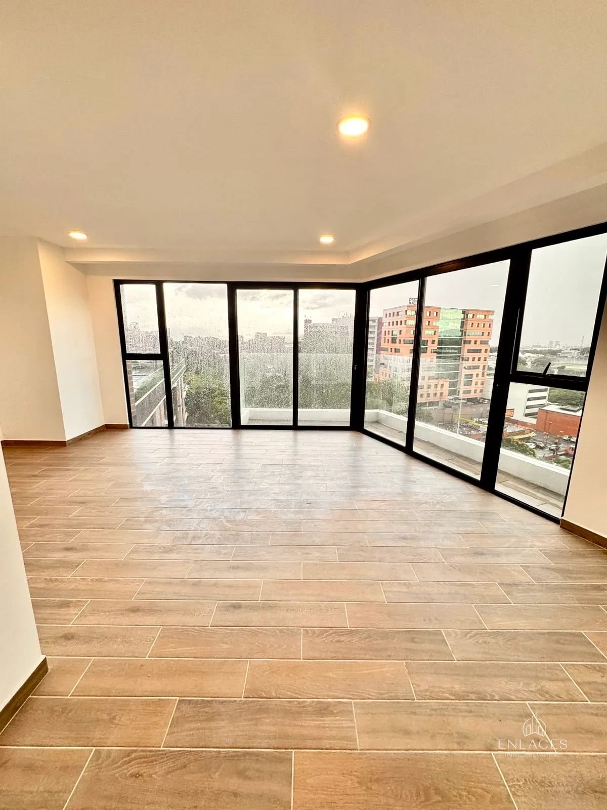 Zona 14 • Apartamento en Venta • Edificio Parque 14 — Apartamento en Venta en Parque 14, Zona 14, Guatemala, Ciudad — foto 2 de 16