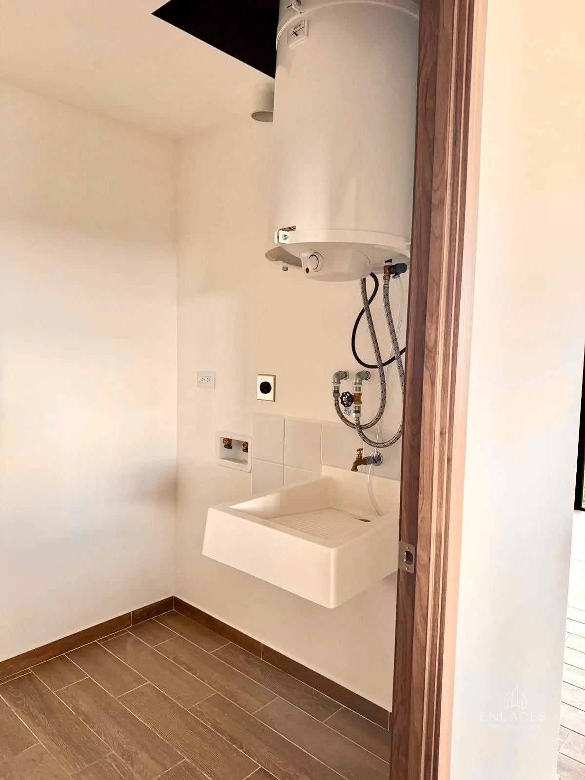 Zona 14 • Apartamento en Venta • Edificio Parque 14 — Apartamento en Venta en Parque 14, Zona 14, Guatemala, Ciudad — foto 13 de 16