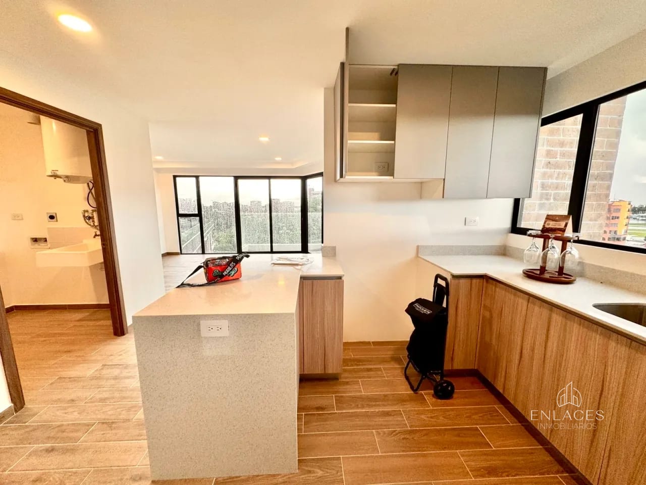 Zona 14 • Apartamento en Venta • Edificio Parque 14 — Apartamento en Venta en Parque 14, Zona 14, Guatemala, Ciudad — foto 1 de 16