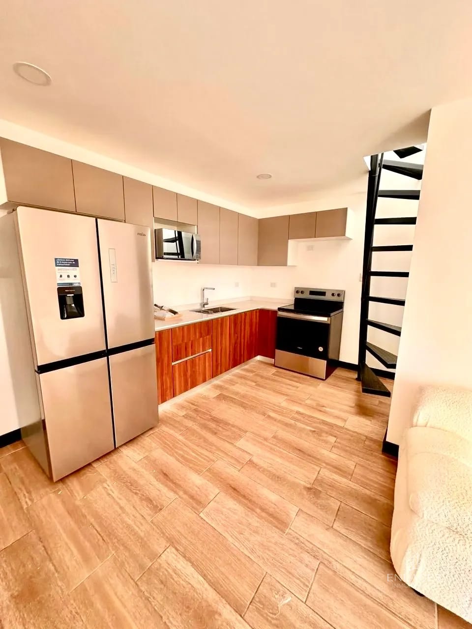 Zona 10 • Apartamento en Venta • Edificio Senseti — Apartamento en Venta en Zona 10, Guatemala, Ciudad — foto 1 de 12