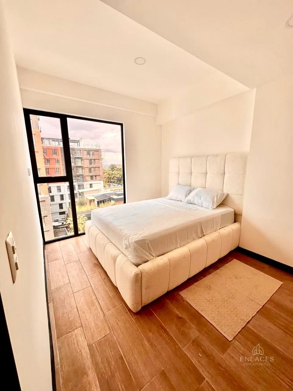 Zona 10 • Apartamento en Venta • Edificio Senseti — Apartamento en Venta en Zona 10, Guatemala, Ciudad — foto 8 de 12