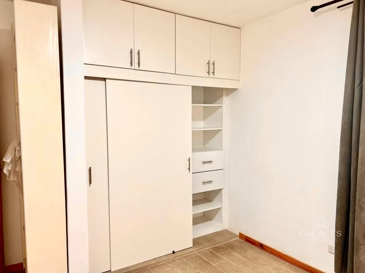 Zona 10 • Apartamento en Renta • Edificio Villa Real — Apartamento en Alquiler en Villareal, Zona 10, Guatemala, Ciudad — foto 9 de 13