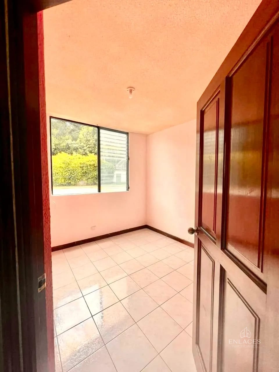 Zona 16 • Apartamento en Renta • Condominio Valles de Acatán — Apartamento en Alquiler en Valles de Acatan, Zona 16, Guatemala, Ciudad — foto 3 de 5
