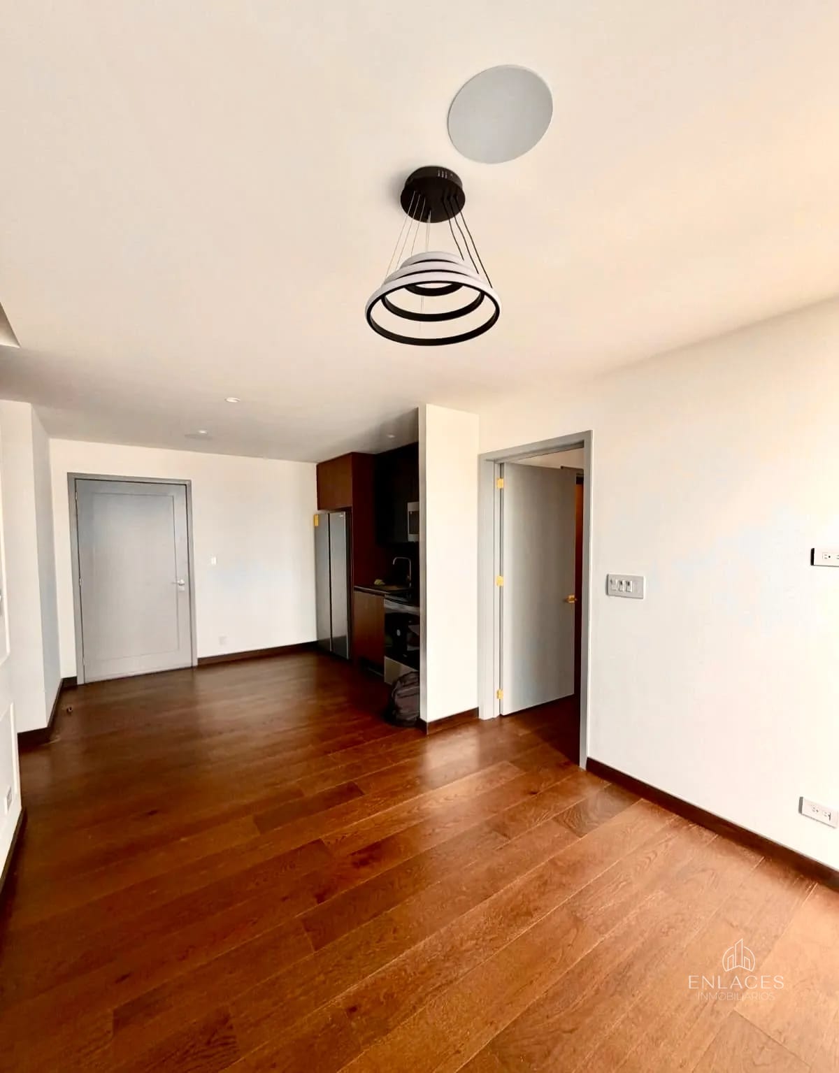 Zona 10 • Apartamento en Renta • Edificio Atarah — Apartamento en Alquiler en Atarah, Zona 10, Guatemala, Ciudad — foto 4 de 10