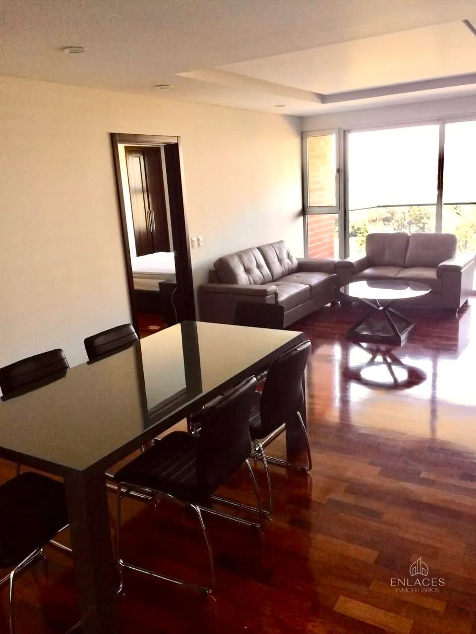 Zona 10 • Apartamento Amueblado en Renta • Edificio Santa Sofía — Apartamento en Alquiler en Santa Sofía, Zona 10, Guatemala, Ciudad — foto 4 de 11