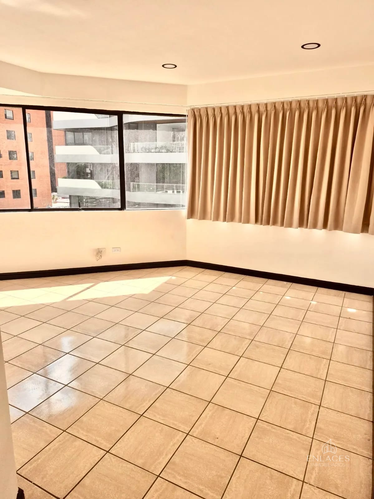 Zona 14 • Apartamento en Renta • Edificio Pacífica Plaza — Apartamento en Alquiler en Pacífica Plaza, Zona 14, Guatemala, Ciudad — foto 3 de 17