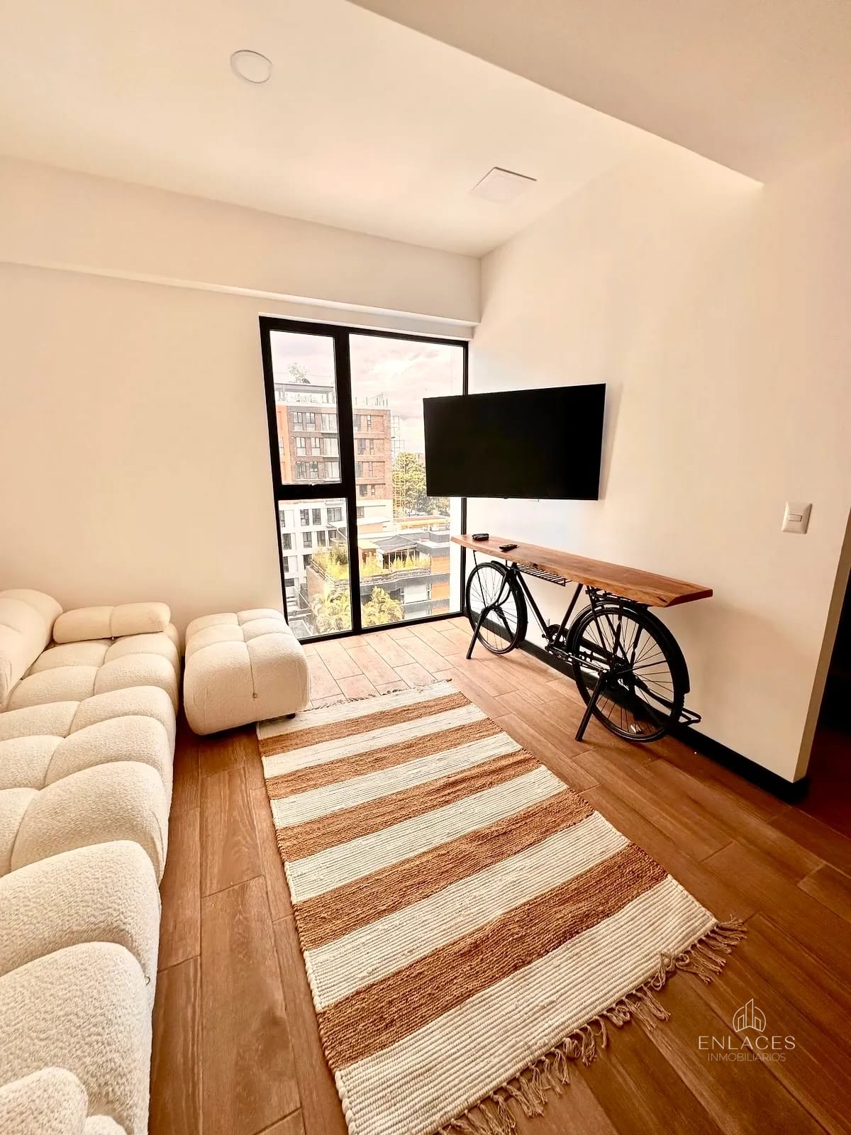 Zona 10 • Apartamento con Terraza en Venta • Edificio Senseti 10 — Apartamento en Venta en Zona 10, Guatemala, Ciudad — foto 5 de 11