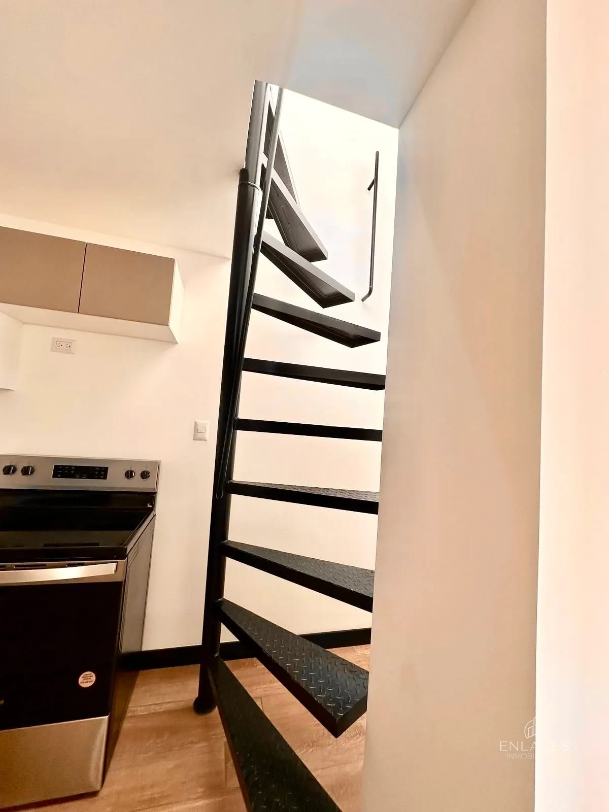 Zona 10 • Apartamento con Terraza en Venta • Edificio Senseti 10 — Apartamento en Venta en Zona 10, Guatemala, Ciudad — foto 7 de 11