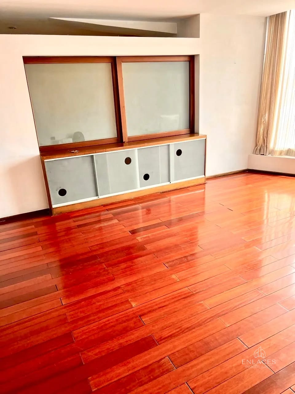 Zona 13 • Apartamento en Renta • Edificio Torrenova — Apartamento en Alquiler en Torrenova, Zona 13, Guatemala, Ciudad — foto 4 de 5