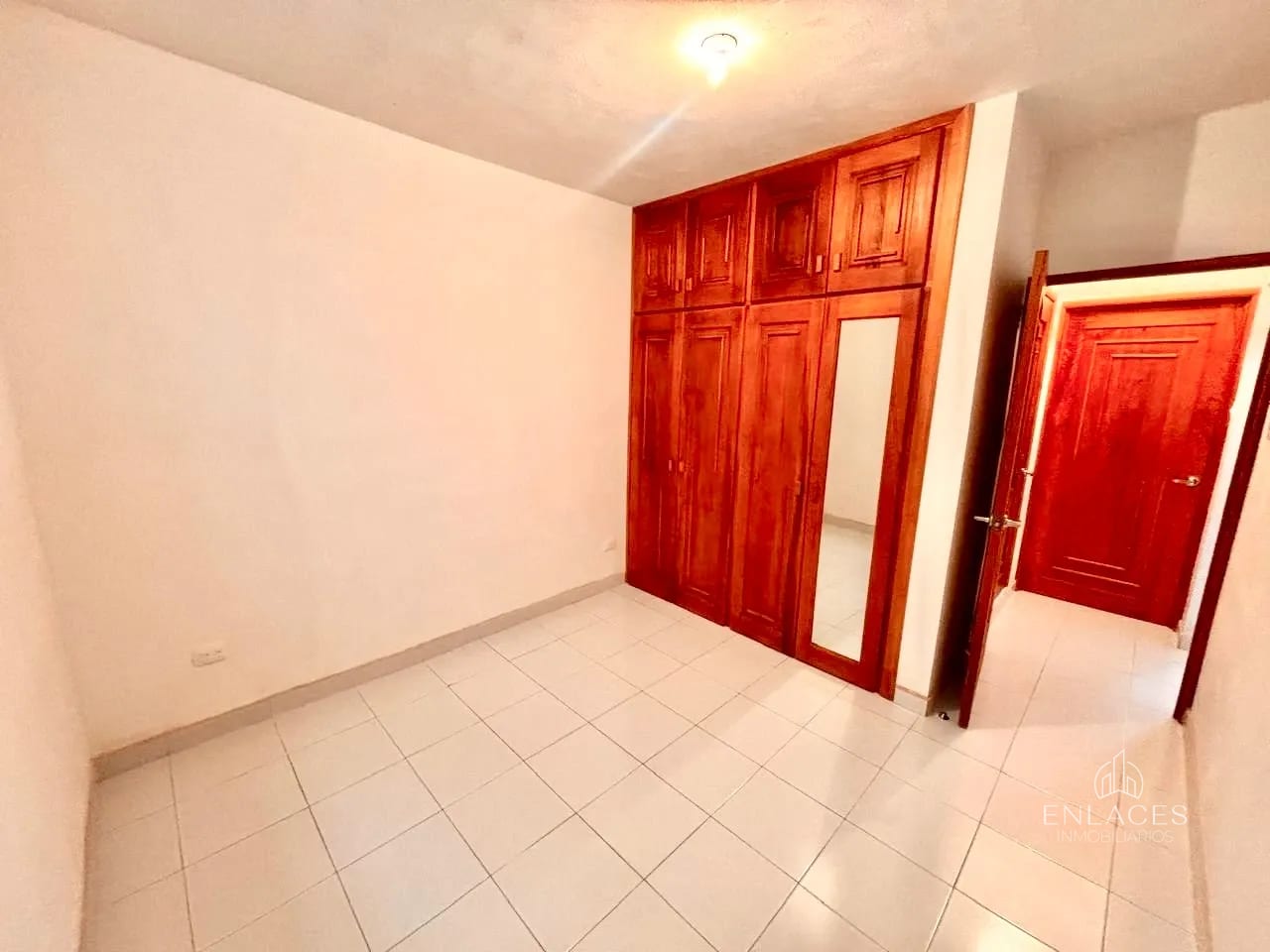 Zona 16 • Apartamento en Renta • Residencial Hacienda Real — Apartamento en Alquiler en Hacienda Real, Zona 16, Guatemala, Ciudad — foto 9 de 14