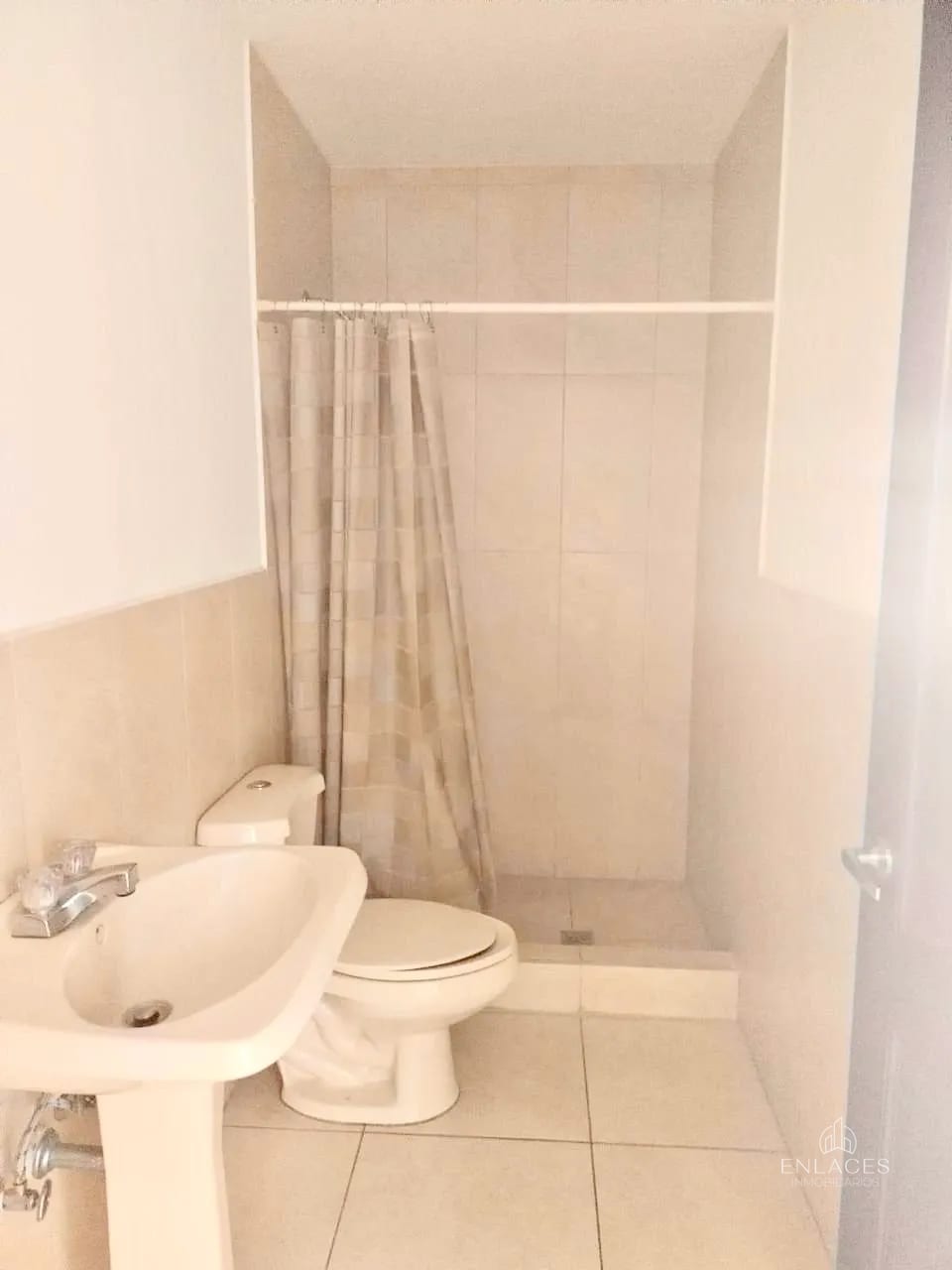 Zona 11 • Apartamento en Renta/Venta • Santa María Las Charcas — Apartamento en Alquiler en Santa María de Las Charcas, Zona 11, Guatemala, Ciudad — foto 11 de 13