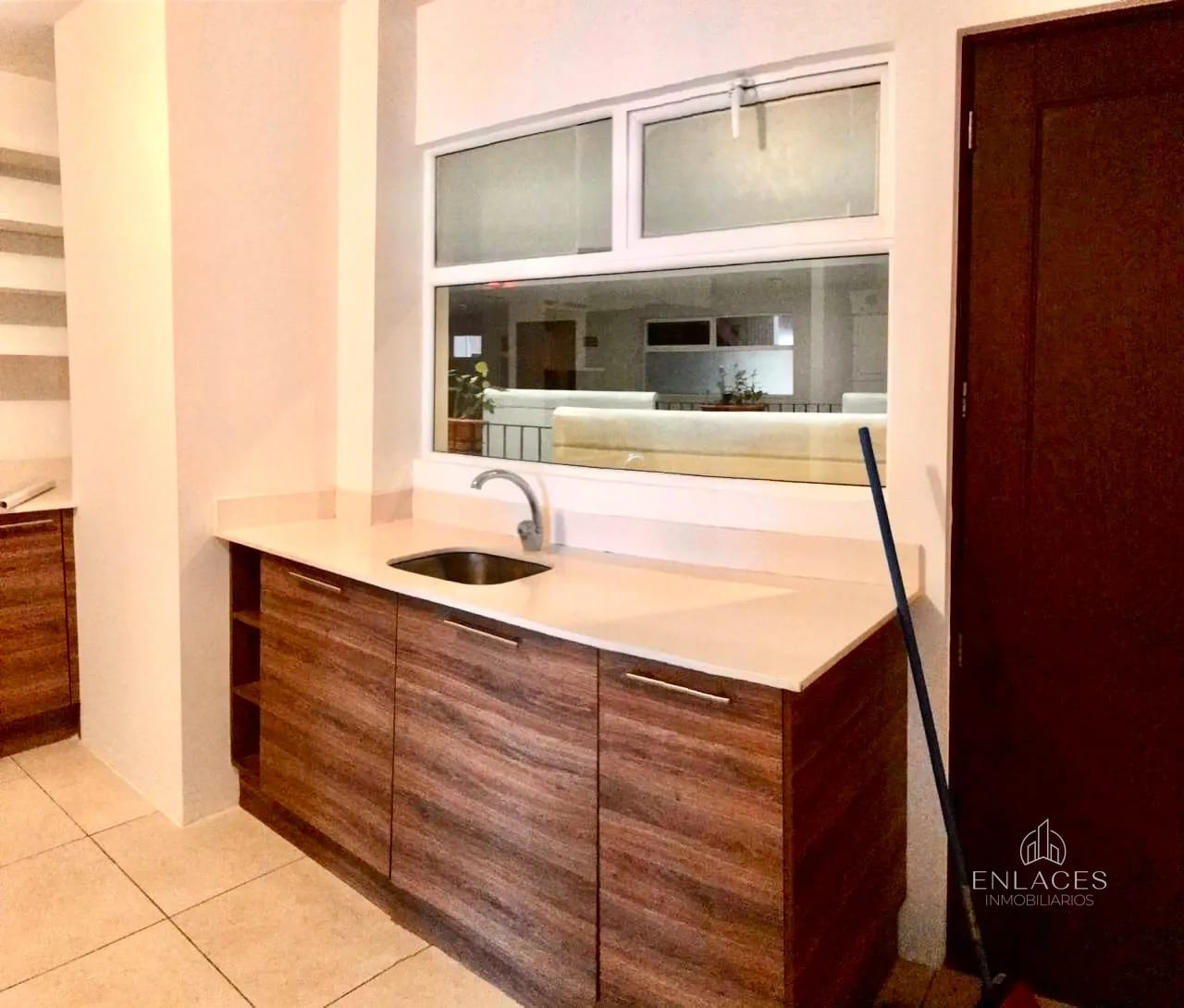 Zona 11 • Apartamento en Renta/Venta • Santa María Las Charcas — Apartamento en Alquiler en Santa María de Las Charcas, Zona 11, Guatemala, Ciudad — foto 2 de 13