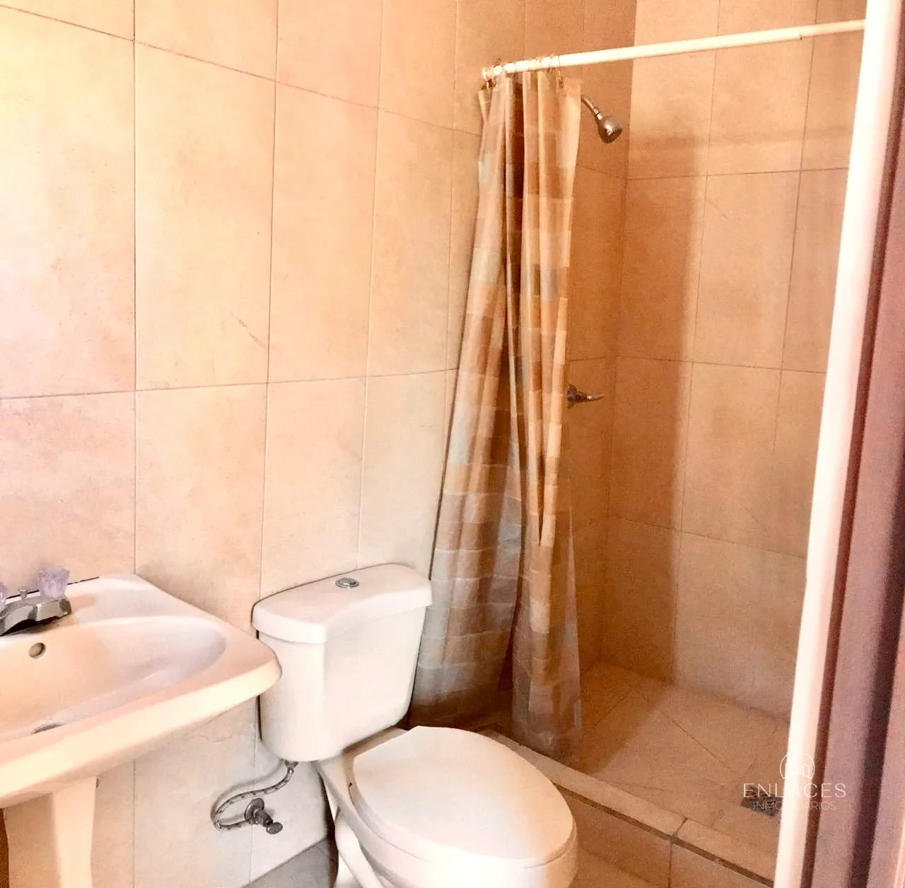 Zona 11 • Apartamento en Renta/Venta • Santa María Las Charcas — Apartamento en Alquiler en Santa María de Las Charcas, Zona 11, Guatemala, Ciudad — foto 12 de 13