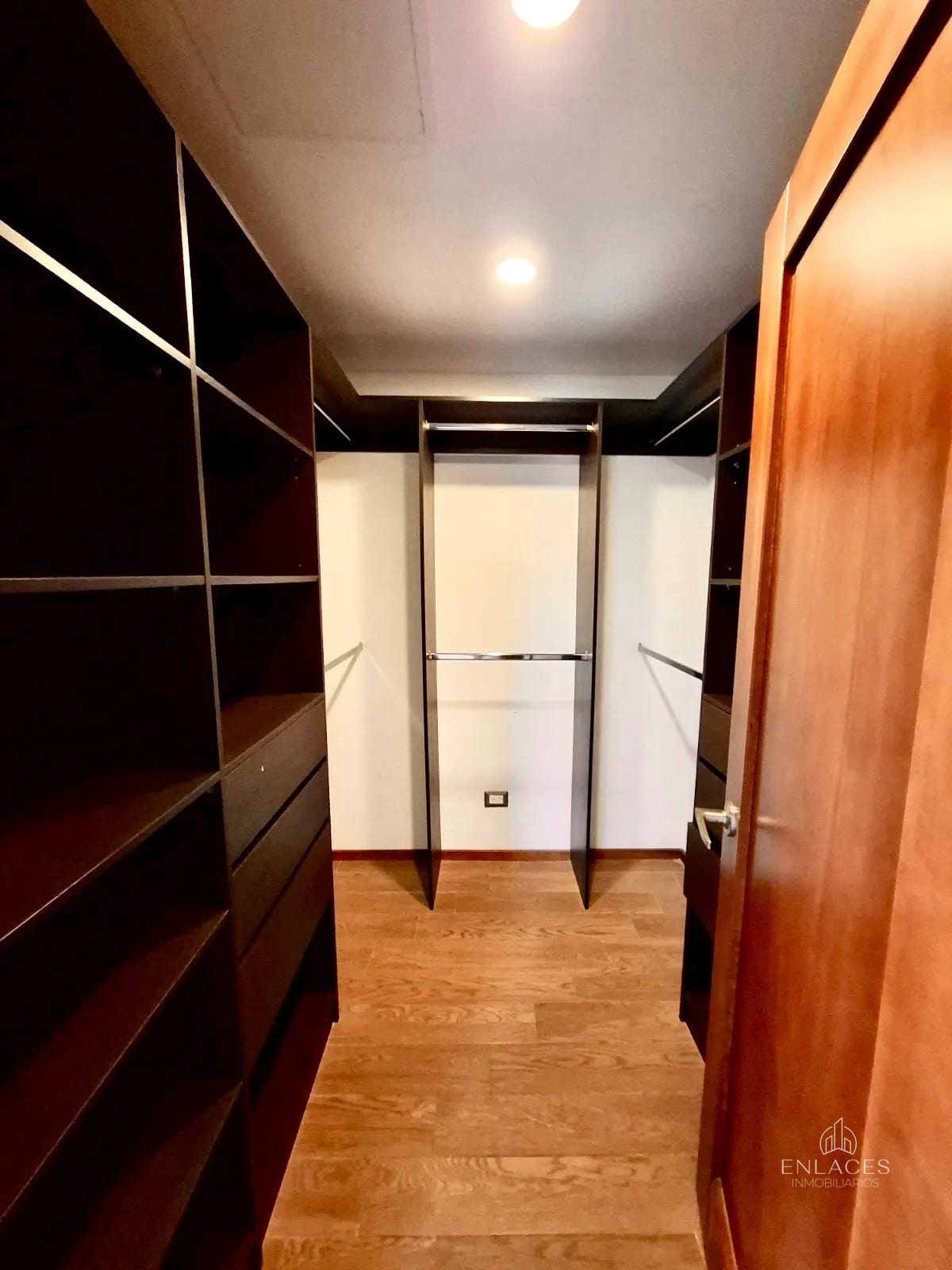 Zona 16 • Apartamento en Renta/Venta • Edificio Vilaflor — Apartamento en Alquiler en Vilaflor, Zona 16, Guatemala, Ciudad — foto 6 de 11
