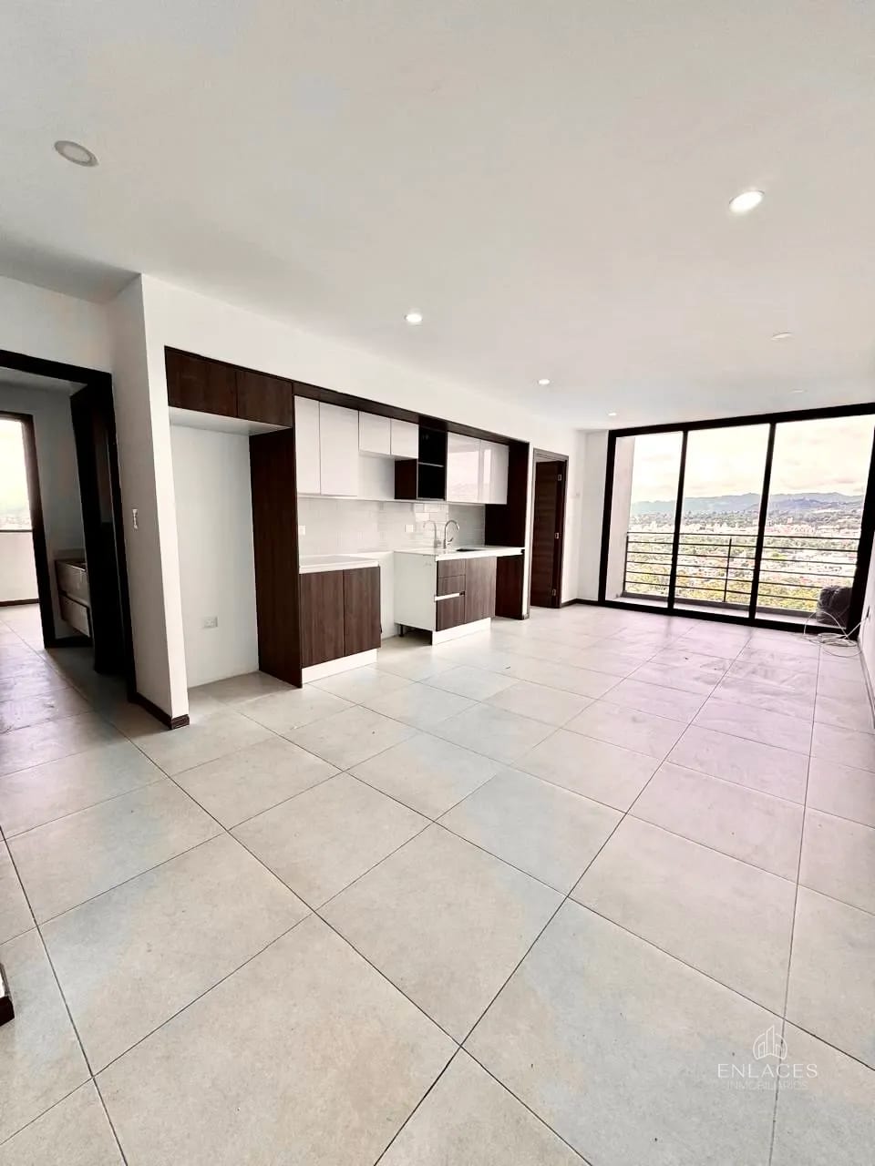 Zona 10 • Apartamento en Renta • Edificio Mira 10 — Apartamento en Alquiler en Mira, Zona 10, Guatemala, Ciudad — foto 2 de 7
