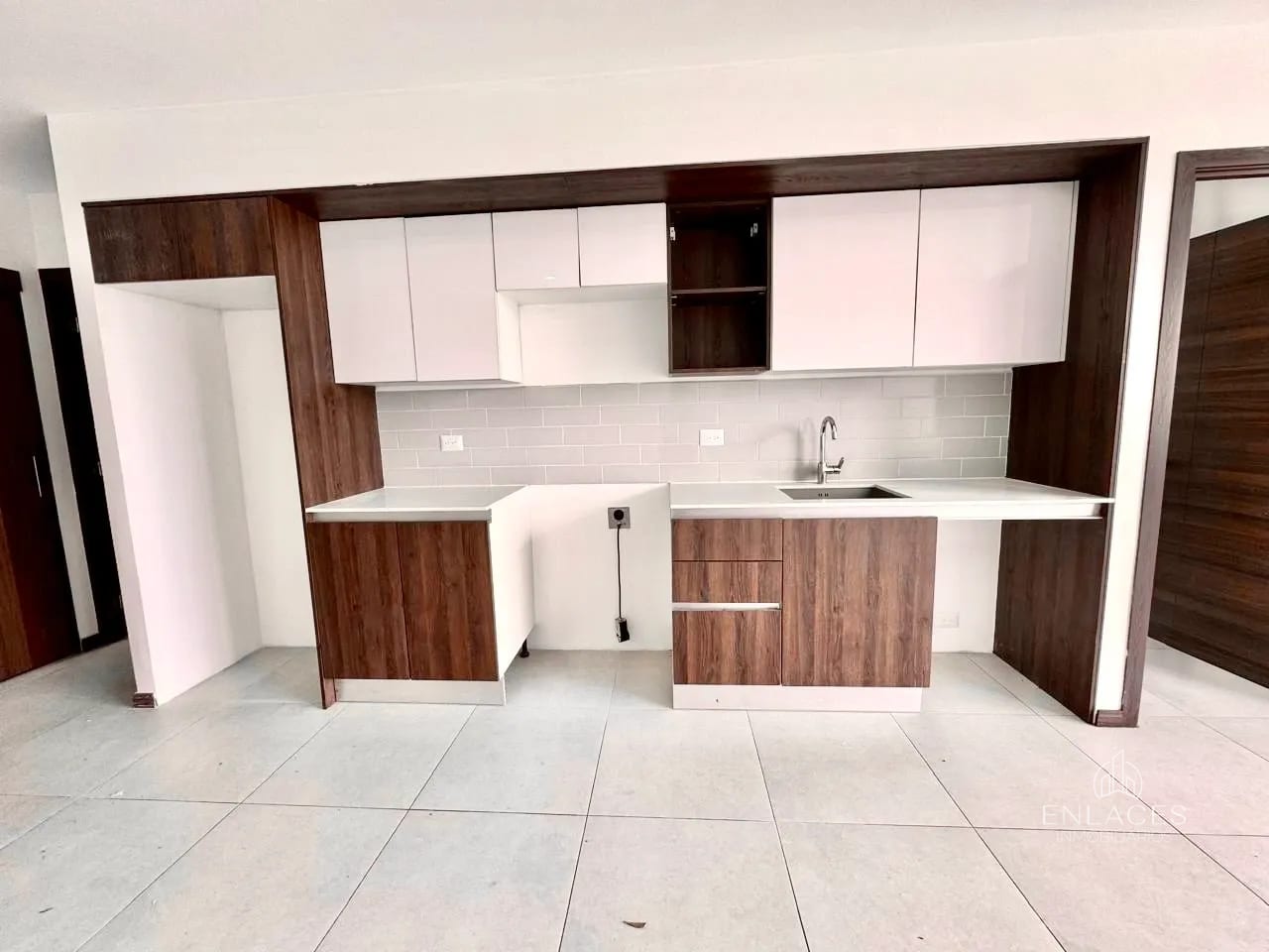 Zona 10 • Apartamento en Renta • Edificio Mira 10 — Apartamento en Alquiler en Mira, Zona 10, Guatemala, Ciudad — foto 1 de 7