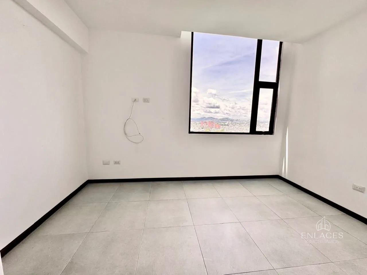 Zona 10 • Apartamento en Renta • Edificio Mira 10 — Apartamento en Alquiler en Mira, Zona 10, Guatemala, Ciudad — foto 6 de 7