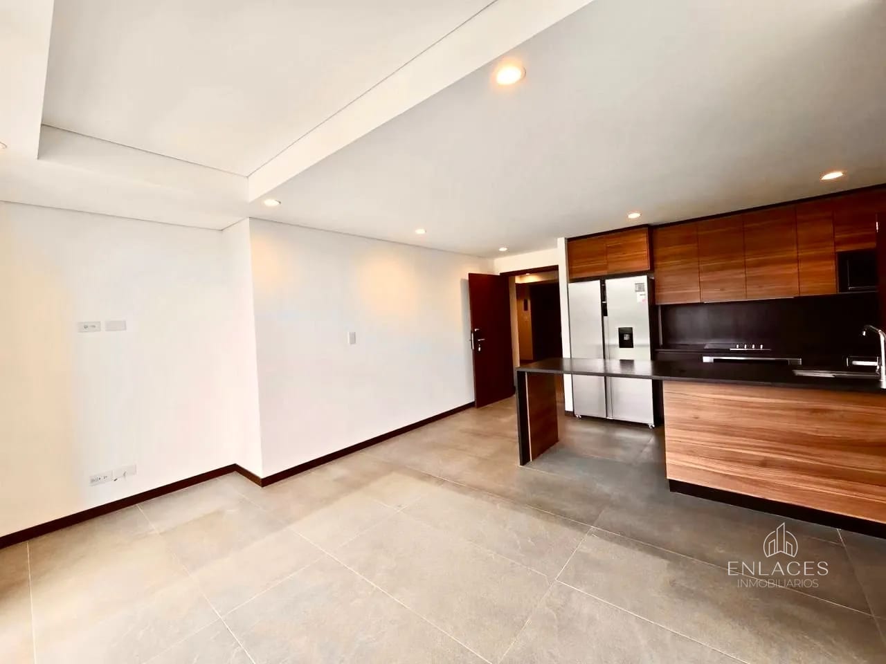 Zona 14 • Apartamento en Renta • Reserva 5 Avenida — Apartamento en Alquiler en Zona 14, Guatemala, Ciudad — foto 2 de 12