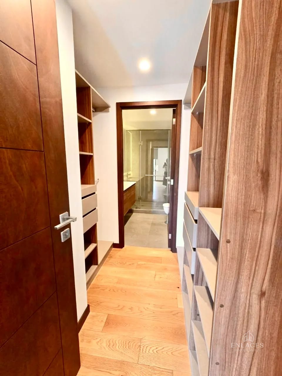 Zona 14 • Apartamento en Renta • Reserva 5 Avenida — Apartamento en Alquiler en Zona 14, Guatemala, Ciudad — foto 7 de 12