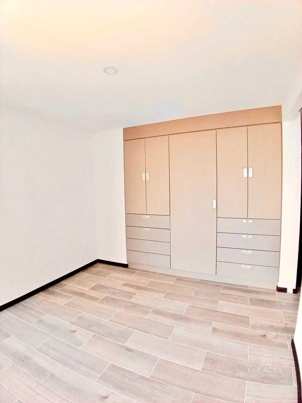 Zona 10 • Apartamento en Venta • Edificio Biko — Apartamento en Venta en Biko, Zona 10, Guatemala, Ciudad — foto 13 de 15