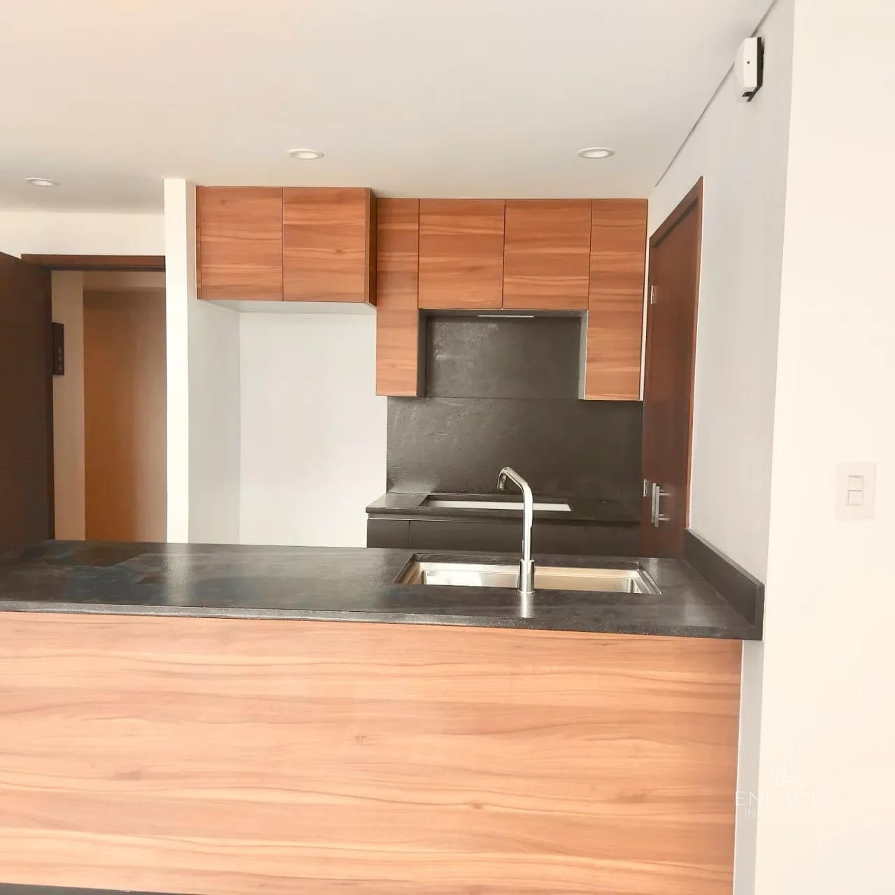 Zona 14 • Apartamento en Venta • Edificio Reserva 5ta. Avenida — Apartamento en Venta en Zona 14, Guatemala, Ciudad — foto 1 de 17