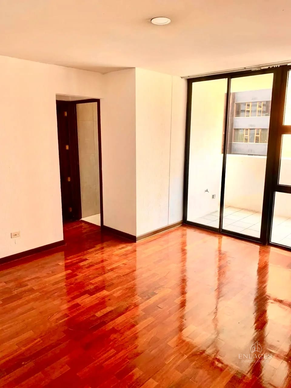 Zona 14 • Apartamento en Renta • Edificio Greco — Apartamento en Alquiler en Zona 14, Guatemala, Ciudad — foto 4 de 10
