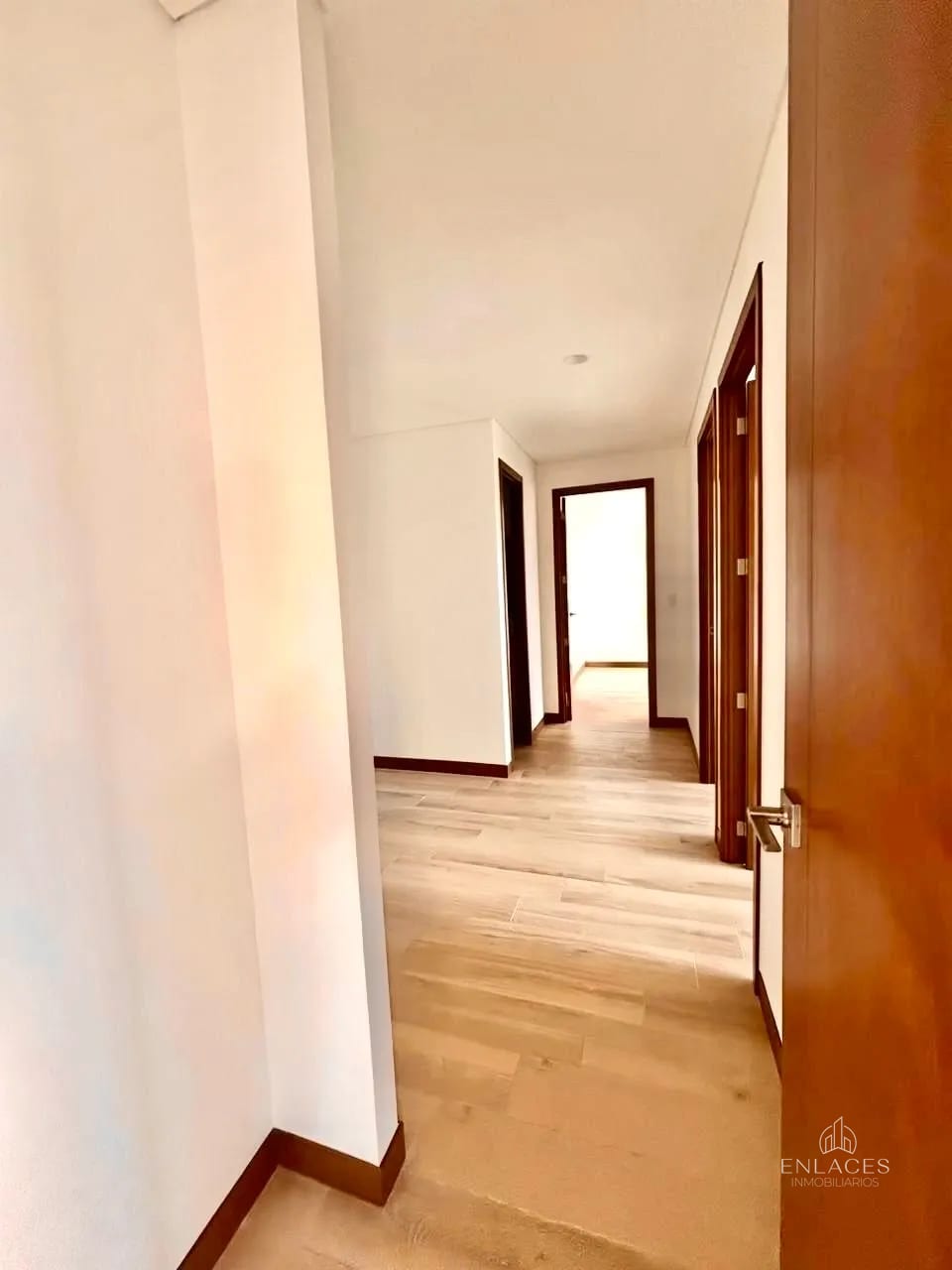 Zona 10 • Apartamento en Renta • Edificio Ferré Diez — Apartamento en Alquiler en Ferré Diez, Zona 10, Guatemala, Ciudad — foto 6 de 8