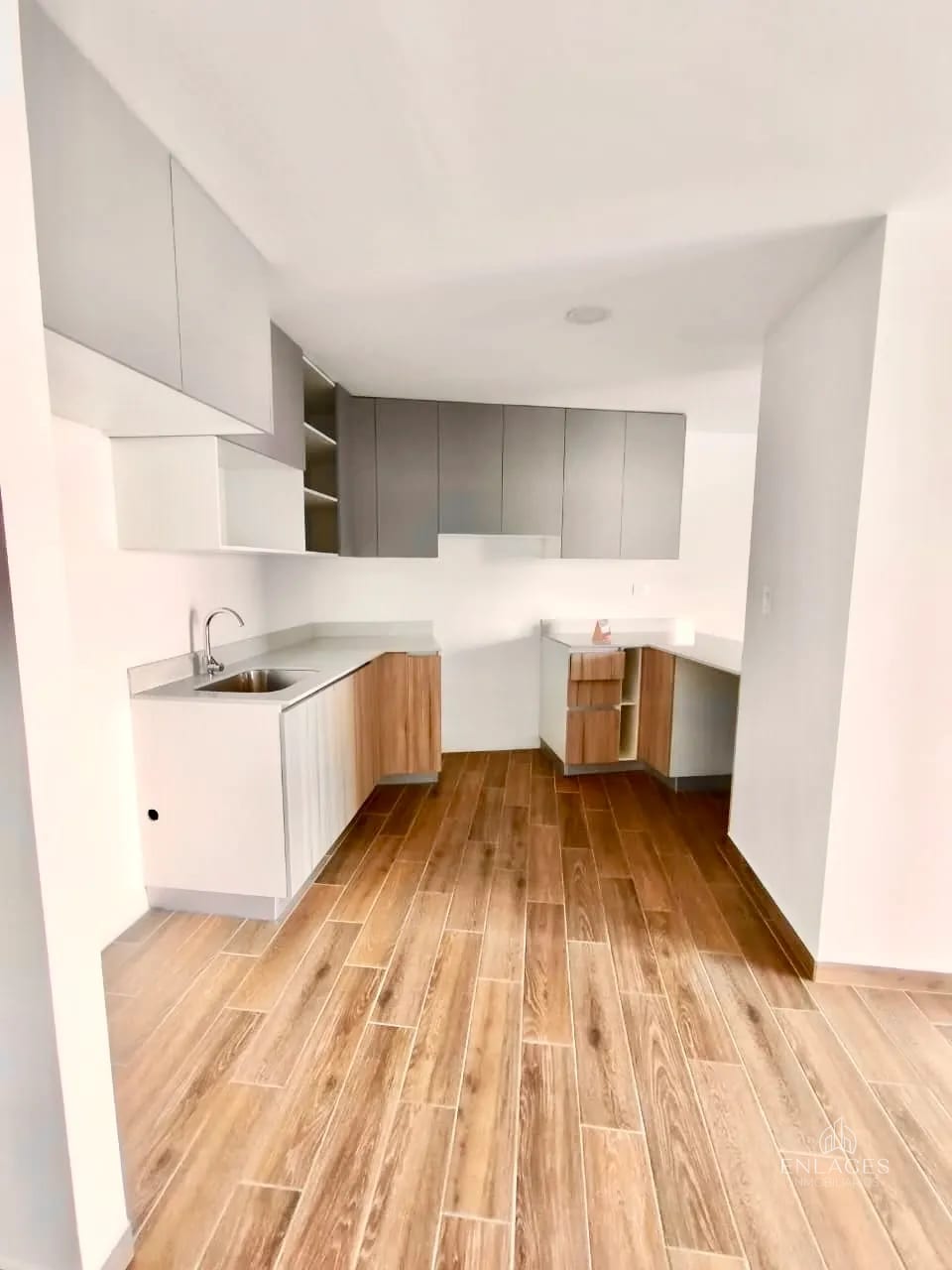Zona 14 • Apartamento en Venta • Edificio Parque 14 — Apartamento en Venta en Parque 14, Zona 14, Guatemala, Ciudad — foto 1 de 16