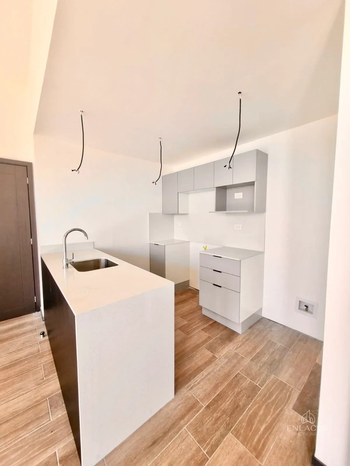 Zona 11 • Apartamento en Venta • Edificio Altaire — Apartamento en Venta en Zona 11, Guatemala, Ciudad — foto 3 de 16